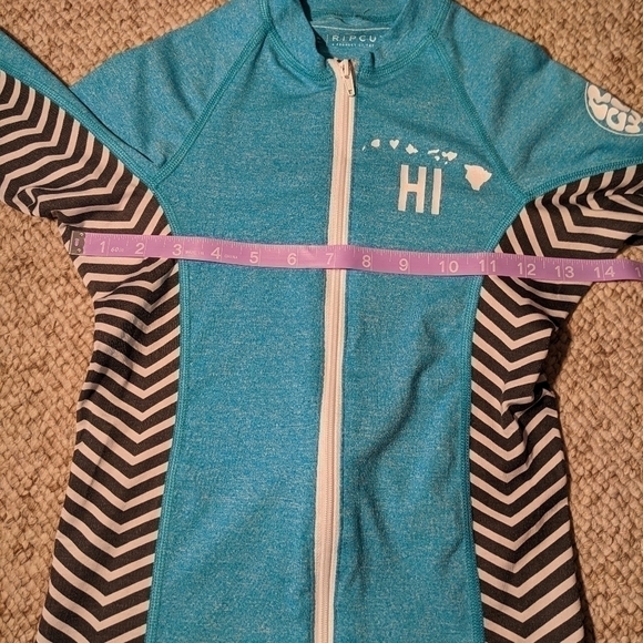 SALE 4/$25 RIPCURL zip front UV rash gard, xs - Picture 3 of 10